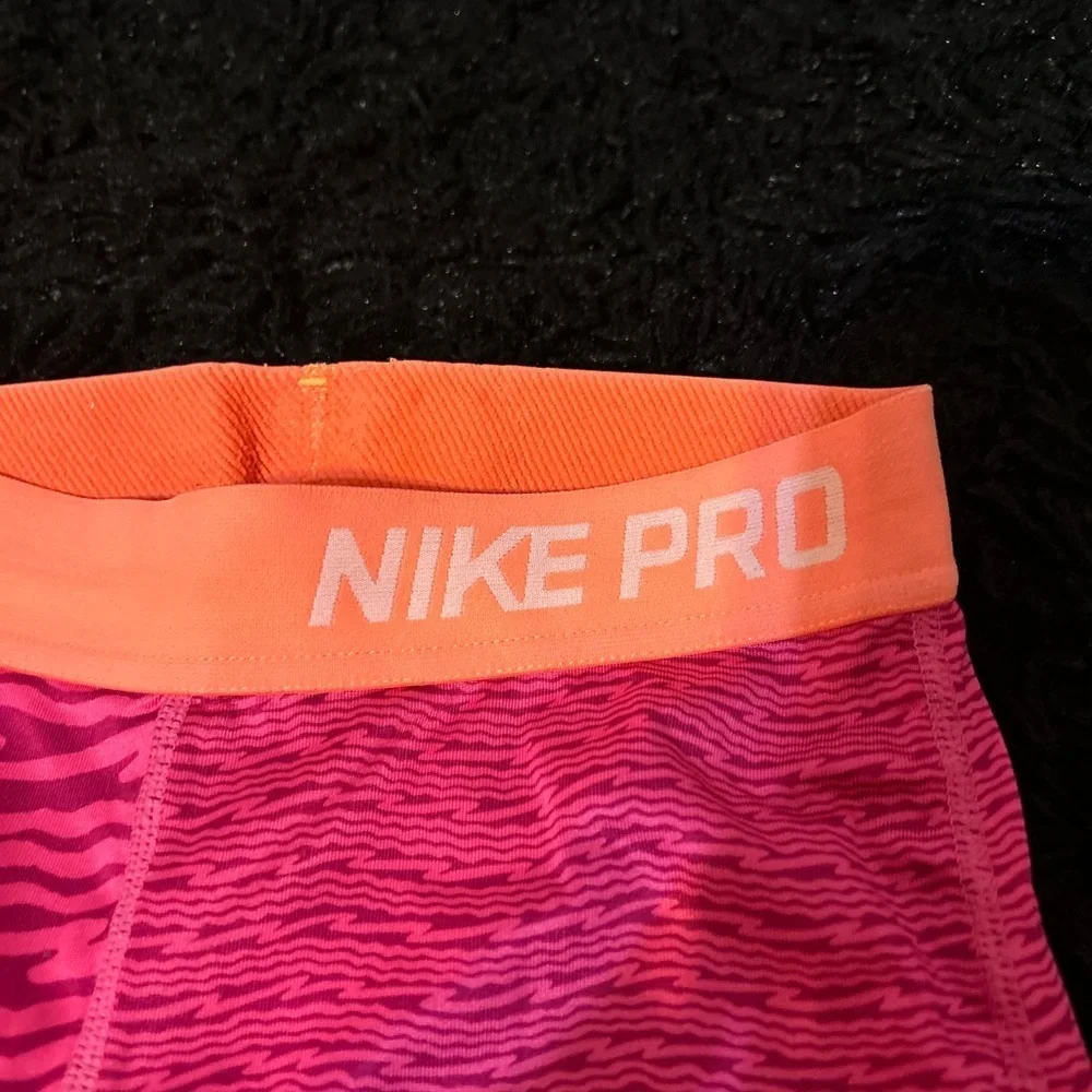 Nike Pro Size M Girls Pink and Orange Animal Print 3/4 Length Leggings A3